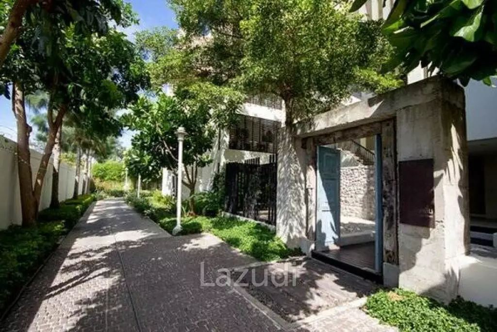 2 Bed beachfront Condo