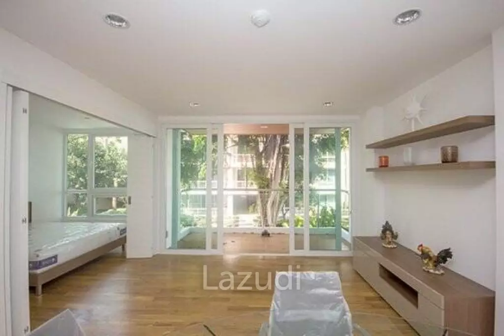 2 Bed Beachfront Condo in Town