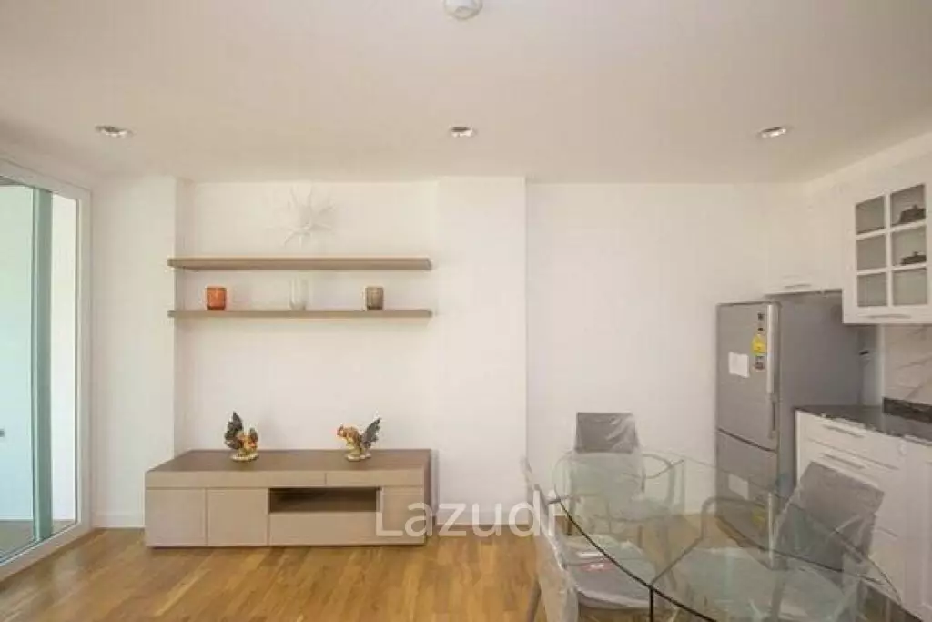 2 Bed Beachfront Condo in Town