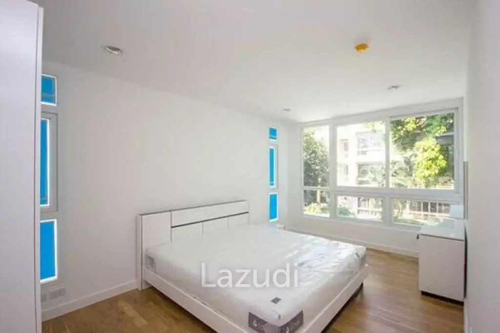 2 Bed Beachfront Condo in Town