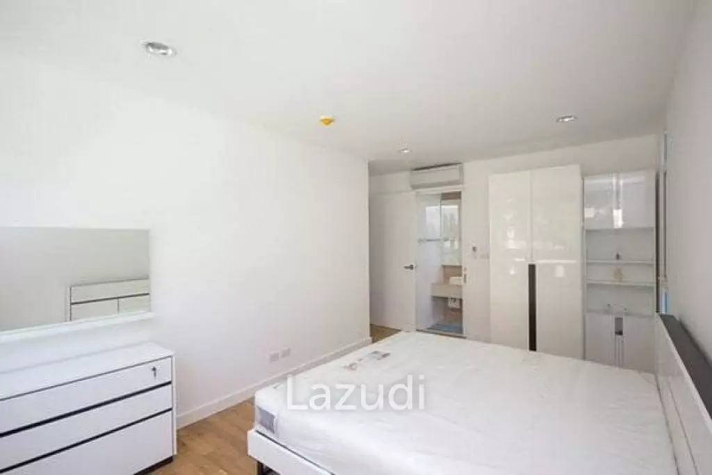 2 Bed Beachfront Condo in Town