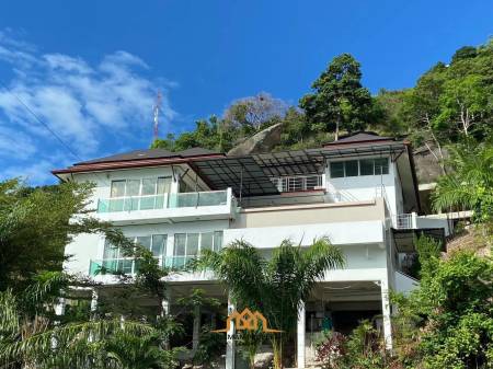 5-Bed Sea View Villa Close to Silver Beach