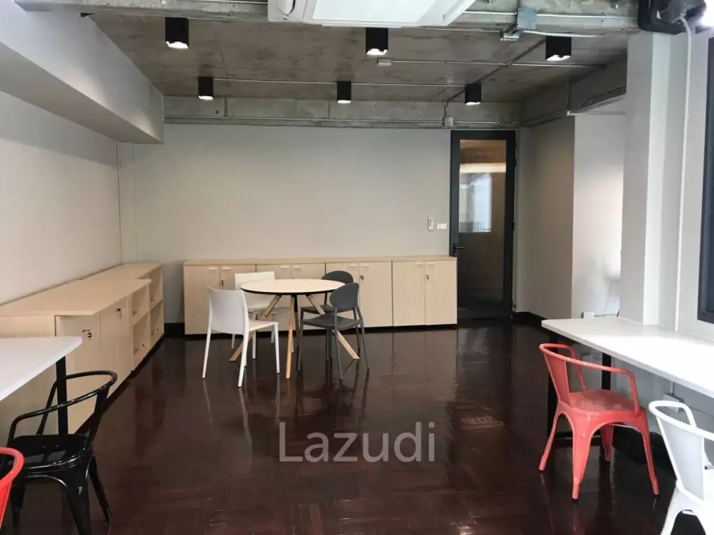 Newly Renovated 500 sqm Coworking Space on Sukhumvit 26 - Near BTS Prompong