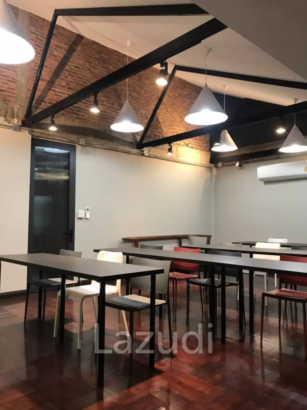 Newly Renovated 500 sqm Coworking Space on Sukhumvit 26 - Near BTS Prompong