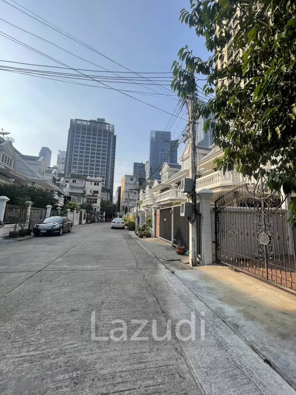 Newly Renovated 500 sqm Coworking Space on Sukhumvit 26 - Near BTS Prompong