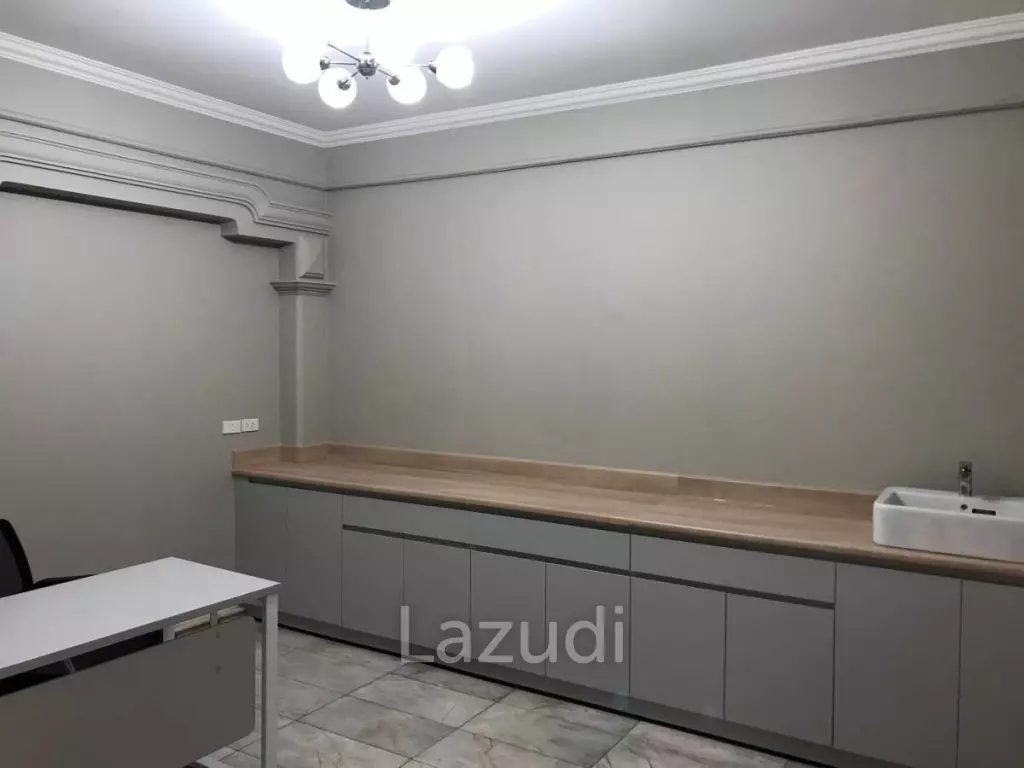 Newly Renovated 500 sqm Coworking Space on Sukhumvit 26 - Near BTS Prompong