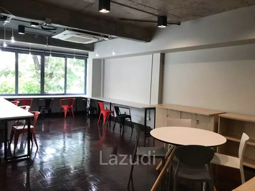 Newly Renovated 500 sqm Coworking Space on Sukhumvit 26 - Near BTS Prompong