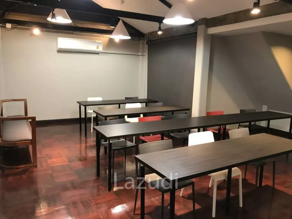 Newly Renovated 500 sqm Coworking Space on Sukhumvit 26 - Near BTS Prompong