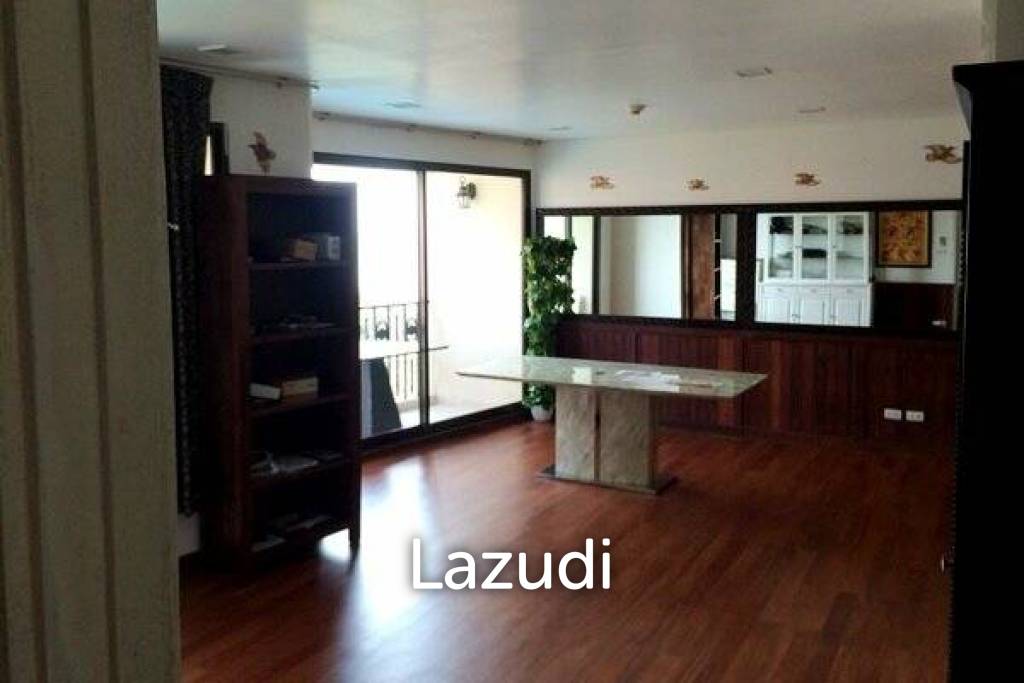 Luxury 2 Bed Beachfront Condo in Town