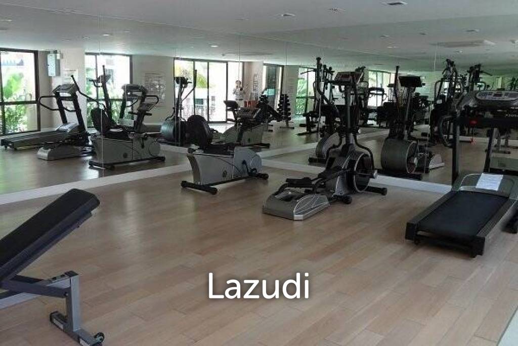 Luxury 2 Bed Beachfront Condo in Town