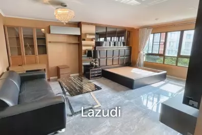 Studio 46 SQ.M Lumpini Place Narathiwas 24