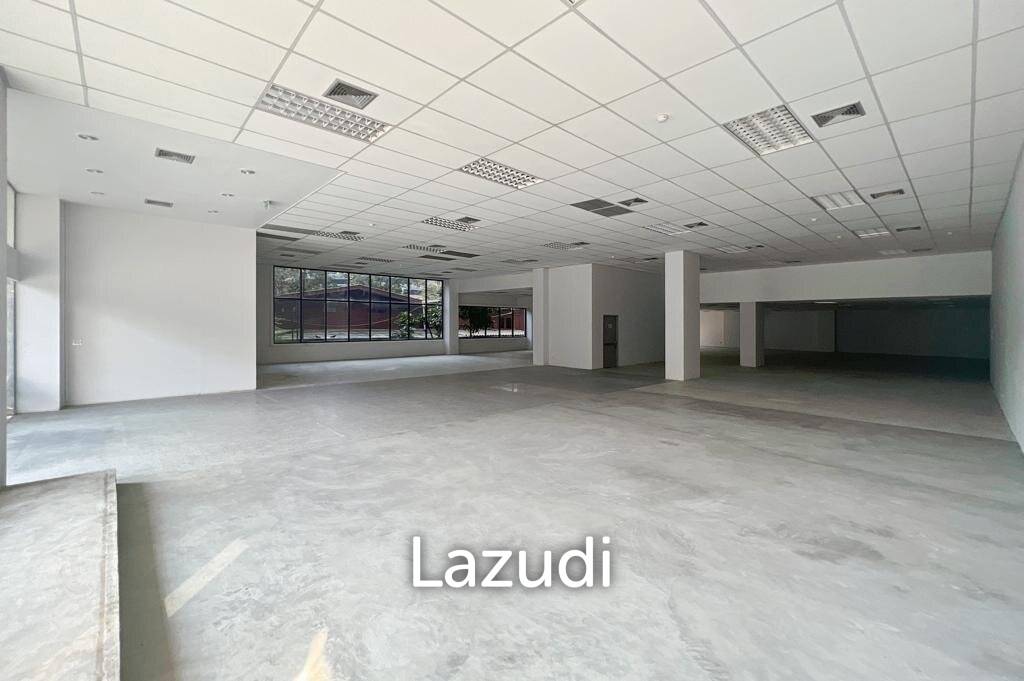 Stunning Showroom for Rent in Bangkok's New CBD - High Ceilings