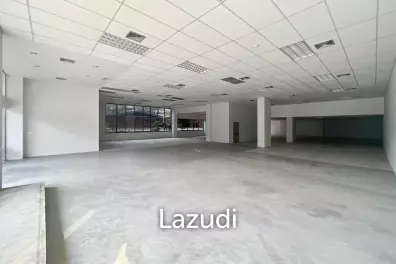 Stunning Showroom for Rent in Bangkok's New CBD - High Ceilings
