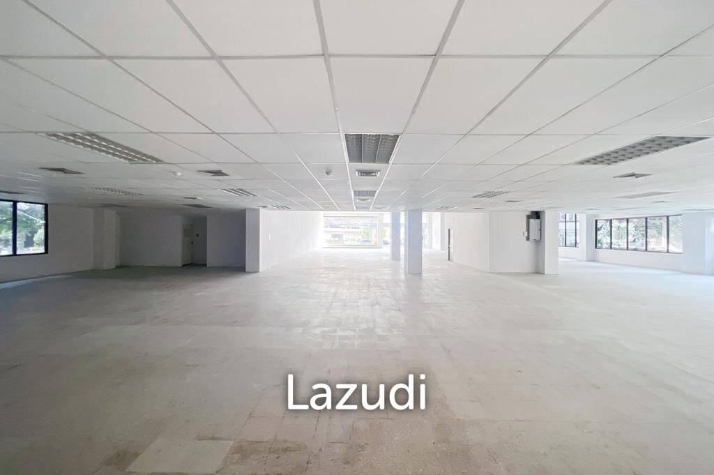 Stunning Showroom for Rent in Bangkok's New CBD - High Ceilings