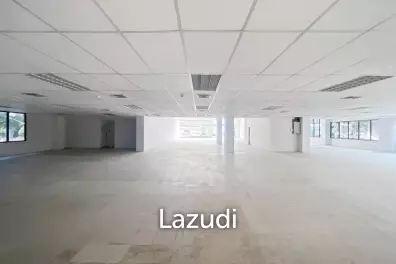 Stunning Showroom for Rent in Bangkok's New CBD - High Ceilings