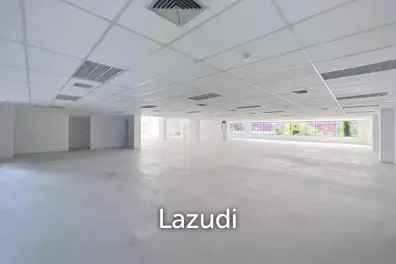 Stunning Showroom for Rent in Bangkok's New CBD - High Ceilings
