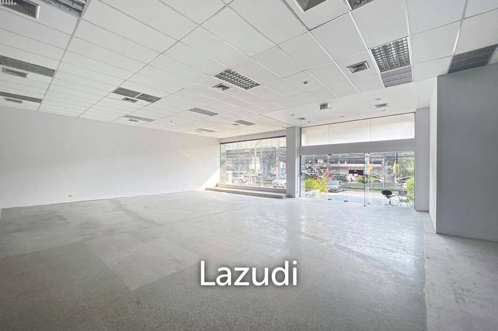 Stunning Showroom for Rent in Bangkok's New CBD - High Ceilings