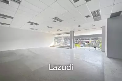 Stunning Showroom for Rent in Bangkok's New CBD - High Ceilings