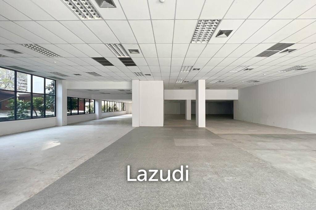Stunning Showroom for Rent in Bangkok's New CBD - High Ceilings