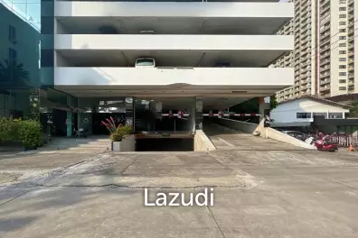 Stunning Showroom for Rent in Bangkok's New CBD - High Ceilings