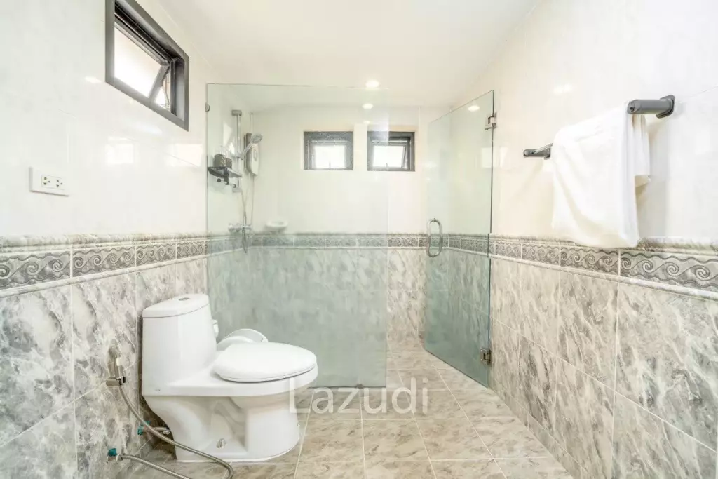 3 bed 4 bathrooms Mabprachan luxurey pool villa