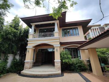4 Bed 4 Bath 250 SQM House Ekkamai