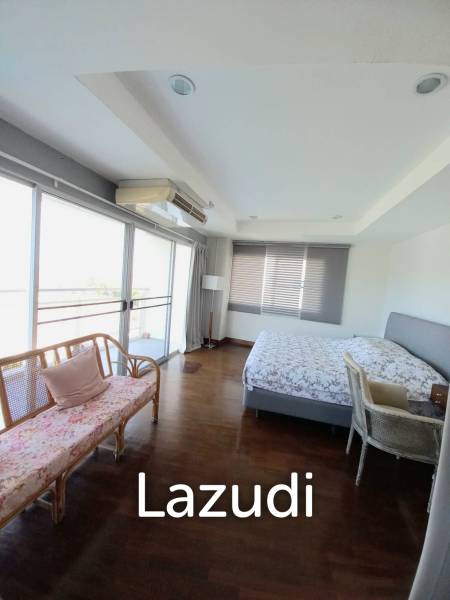 2 Bed 2 Bath Corner Condo with Sea View