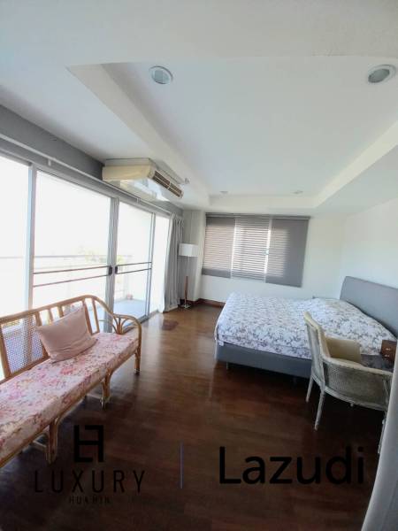 2 Bed 2 Bath Corner Condo with Sea View