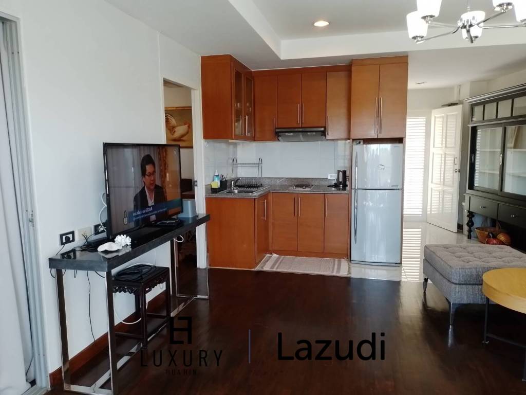 2 Bed 2 Bath Corner Condo with Sea View