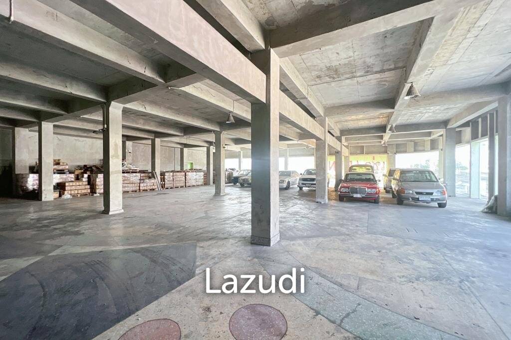 Prime Corner Showroom for Car Dealership or Business with Heavy-Duty Lift and Ample Parking