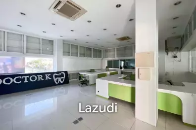 Prime Corner Showroom for Car Dealership or Business with Heavy-Duty Lift and Ample Parking