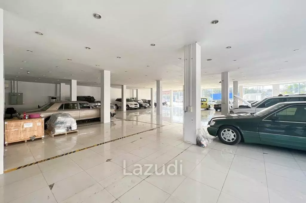 Prime Corner Showroom for Car Dealership or Business with Heavy-Duty Lift and Ample Parking