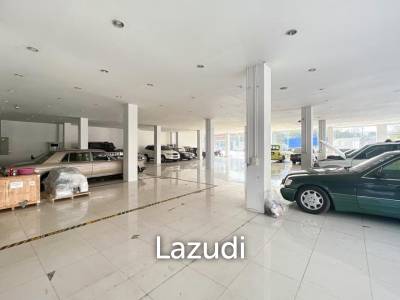 Prime Corner Showroom for Car Dealership or Business with Heavy-Duty Lift and Ample Parking