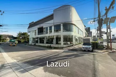Prime Corner Showroom for Car Dealership or Business with Heavy-Duty Lift and Ample Parking