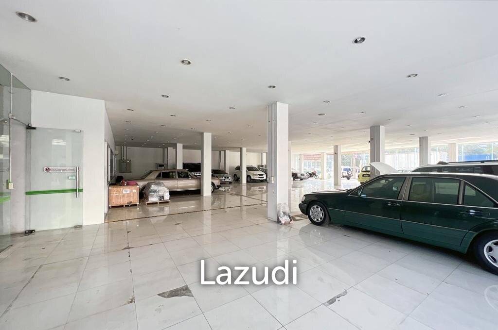 Prime Corner Showroom for Car Dealership or Business with Heavy-Duty Lift and Ample Parking
