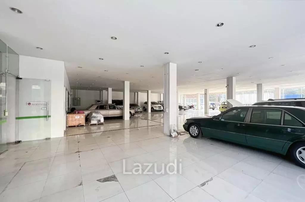 Prime Corner Showroom for Car Dealership or Business with Heavy-Duty Lift and Ample Parking
