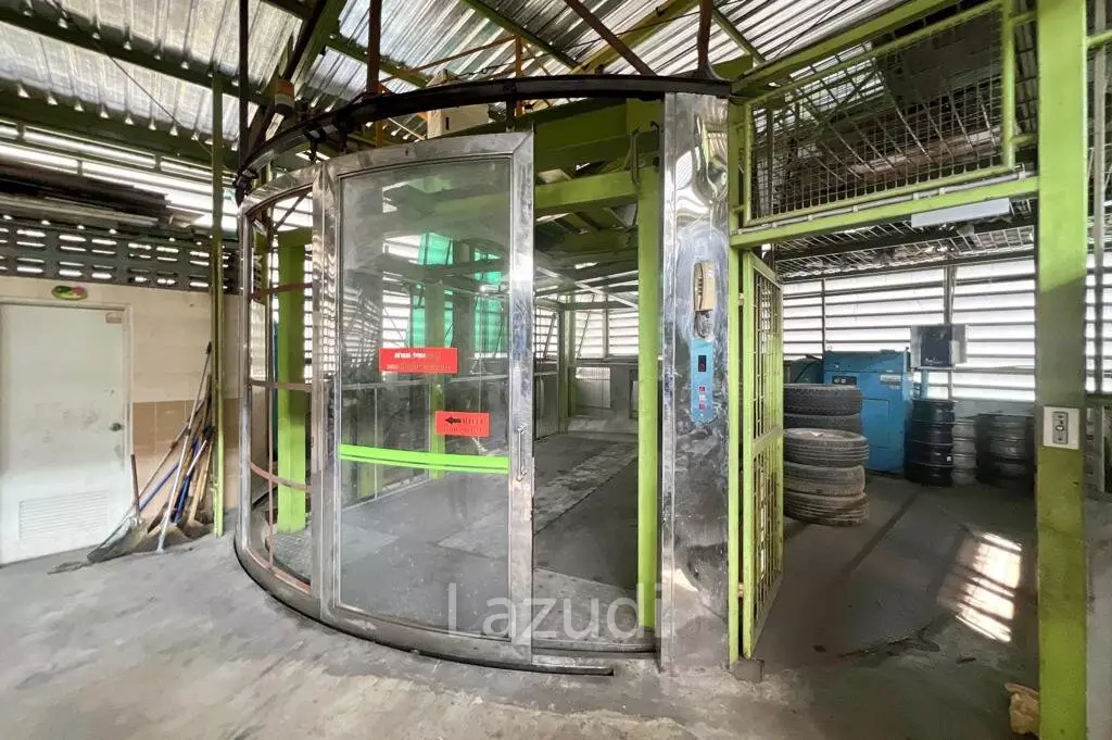 Prime Corner Showroom for Car Dealership or Business with Heavy-Duty Lift and Ample Parking