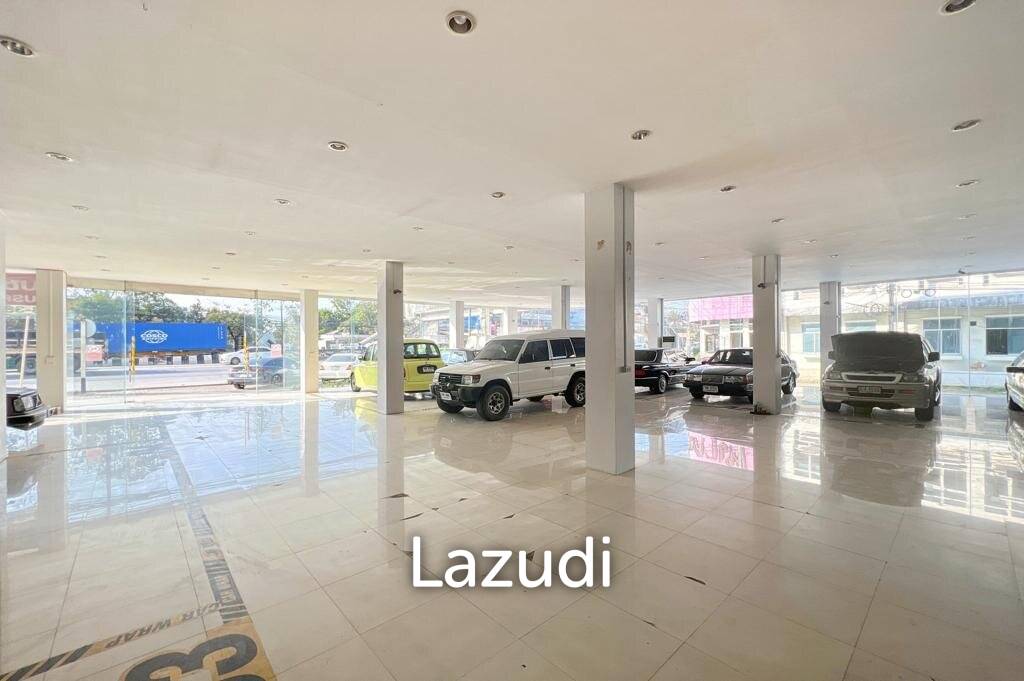 Prime Corner Showroom for Car Dealership or Business with Heavy-Duty Lift and Ample Parking