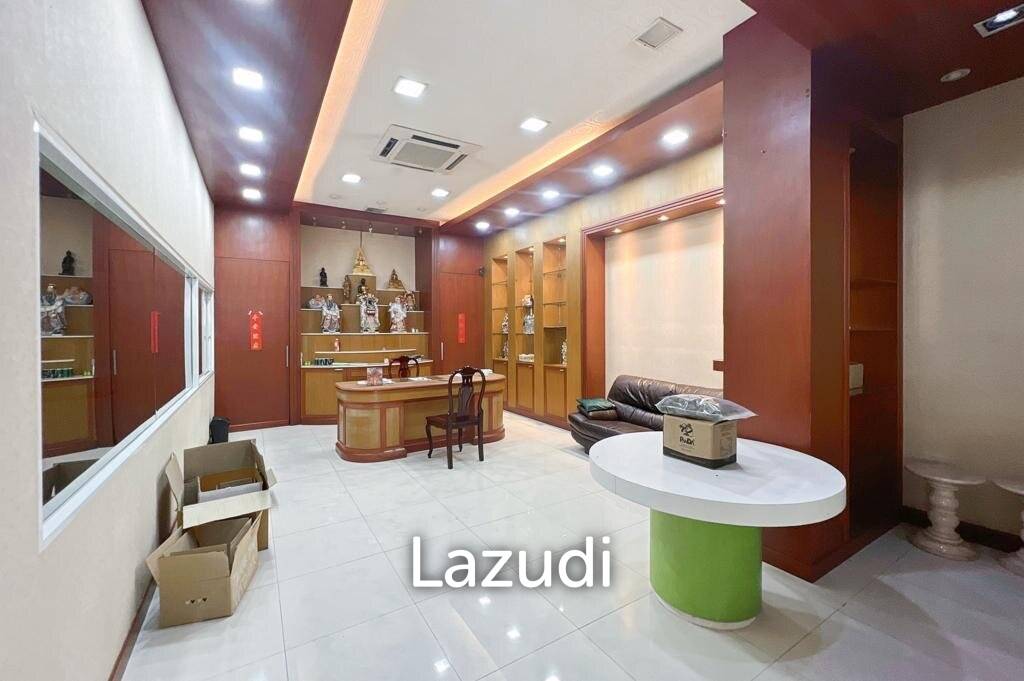 Prime Corner Showroom for Car Dealership or Business with Heavy-Duty Lift and Ample Parking