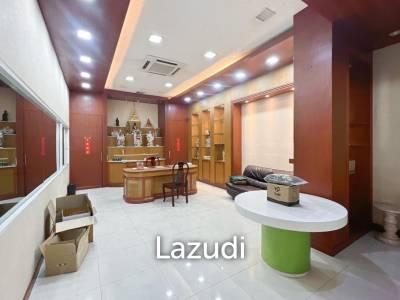 Prime Corner Showroom for Car Dealership or Business with Heavy-Duty Lift and Ample Parking