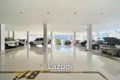 Prime Corner Showroom for Car Dealership or Business with Heavy-Duty Lift and Ample Parking