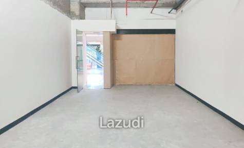 44sm Retail Space for Lease in Muangthai Phatra Complex Ratchada, Huai Khwang Shop 7