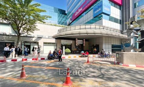 78sm retail space for lease in Muangthai Phatra Complex Ratchada, Huai Khwang