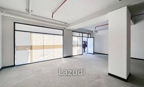 78sm retail space for lease in Muangthai Phatra Complex Ratchada, Huai Khwang