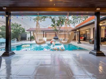 3 bed 4 bathrooms Mabprachan luxurey pool villa