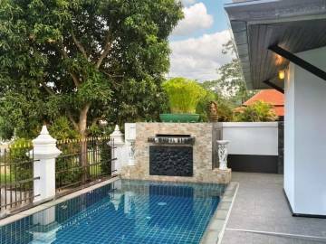 3 Bed 3 Bath 400 SQ.M Pool villa Mabprachan lake