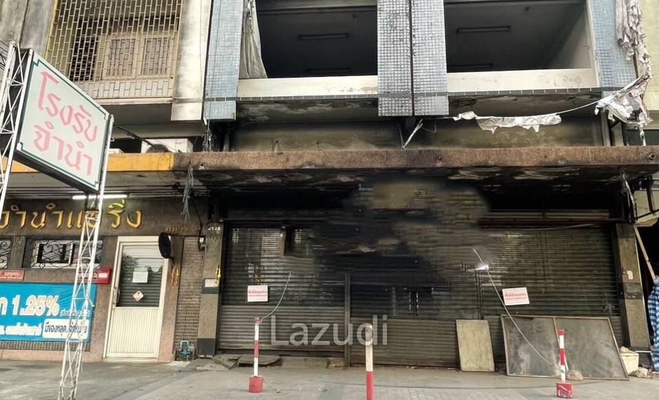 Affordable Commercial Building for Rent Near BTS Bearing with Multiple Potential Uses