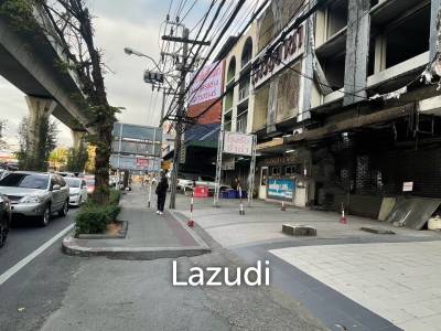Affordable Commercial Building for Rent Near BTS Bearing with Multiple Potential Uses