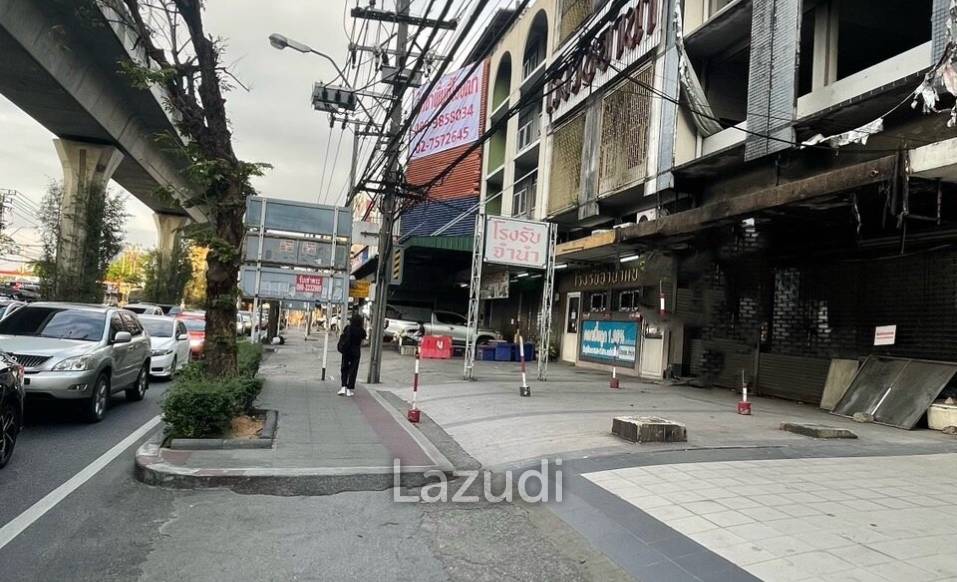 Affordable Commercial Building for Rent Near BTS Bearing with Multiple Potential Uses