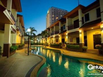 Good quality townhouse with large communal feature pool only 40 km from the popular beach at Cha-am